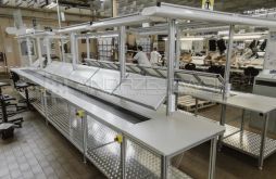 Assembly line with belt conveyors